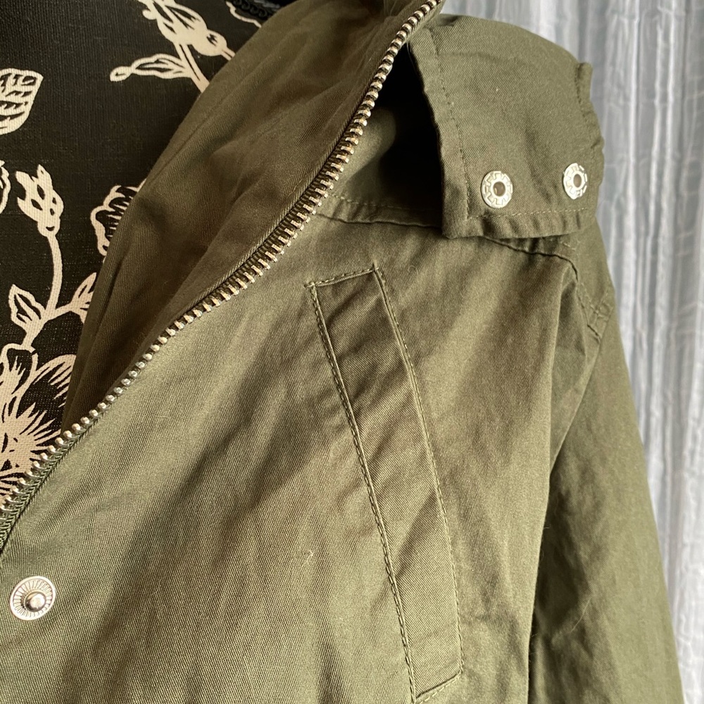 Women’s Jacket - Picture 3 of 6